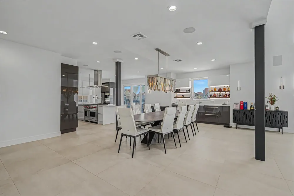 1047 Long Reach Drive Tiki Island, TX 77554