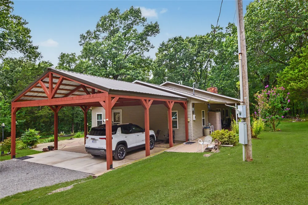 30005 Hwy 82 Cookson, OK 74427