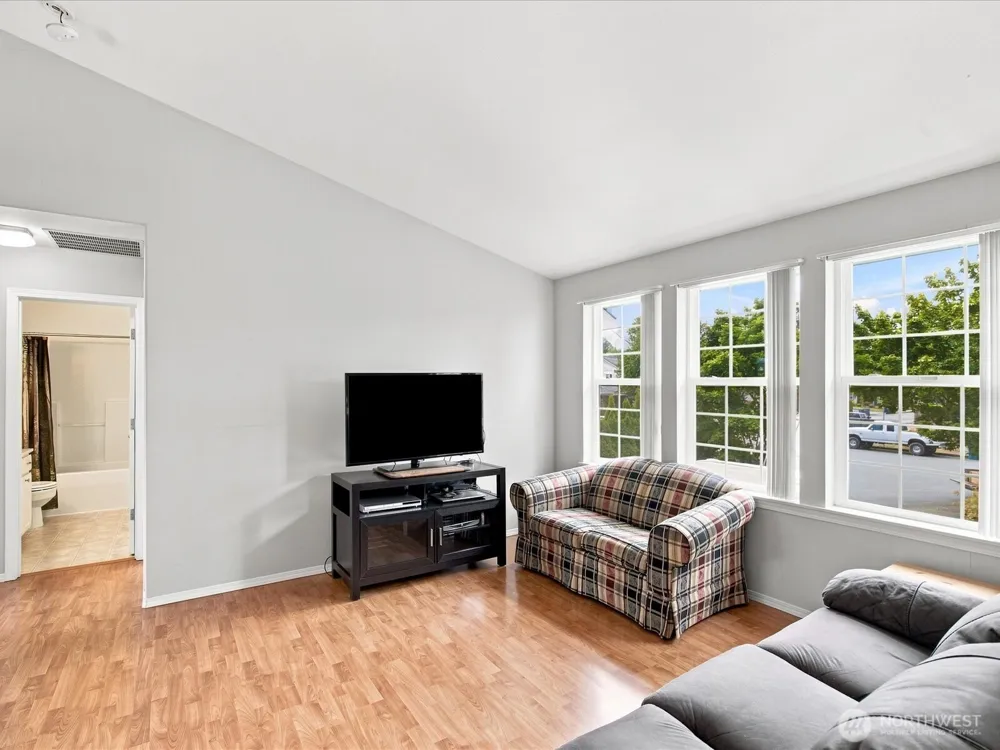 206 Orting Avenue NW Orting, WA 98360