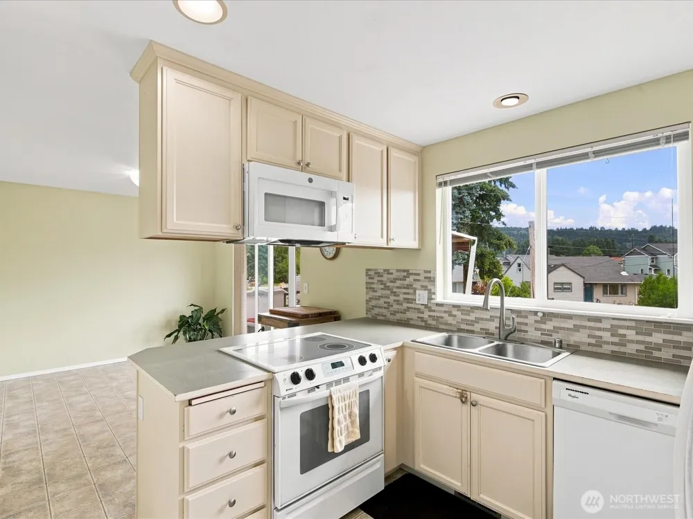 206 Orting Avenue NW Orting, WA 98360
