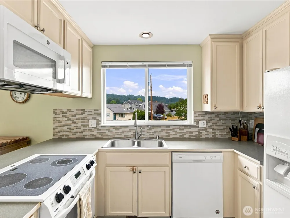 206 Orting Avenue NW Orting, WA 98360