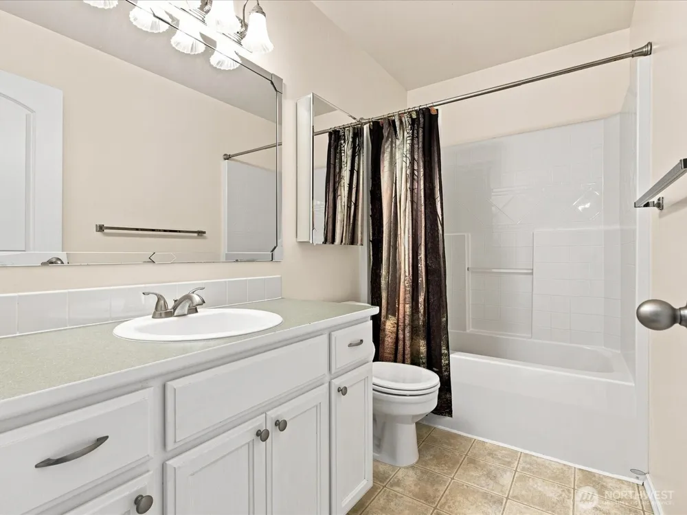 206 Orting Avenue NW Orting, WA 98360