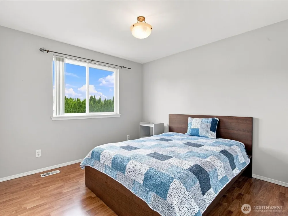 206 Orting Avenue NW Orting, WA 98360