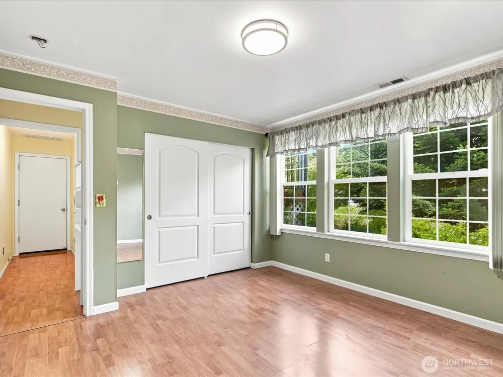 206 Orting Avenue NW Orting, WA 98360