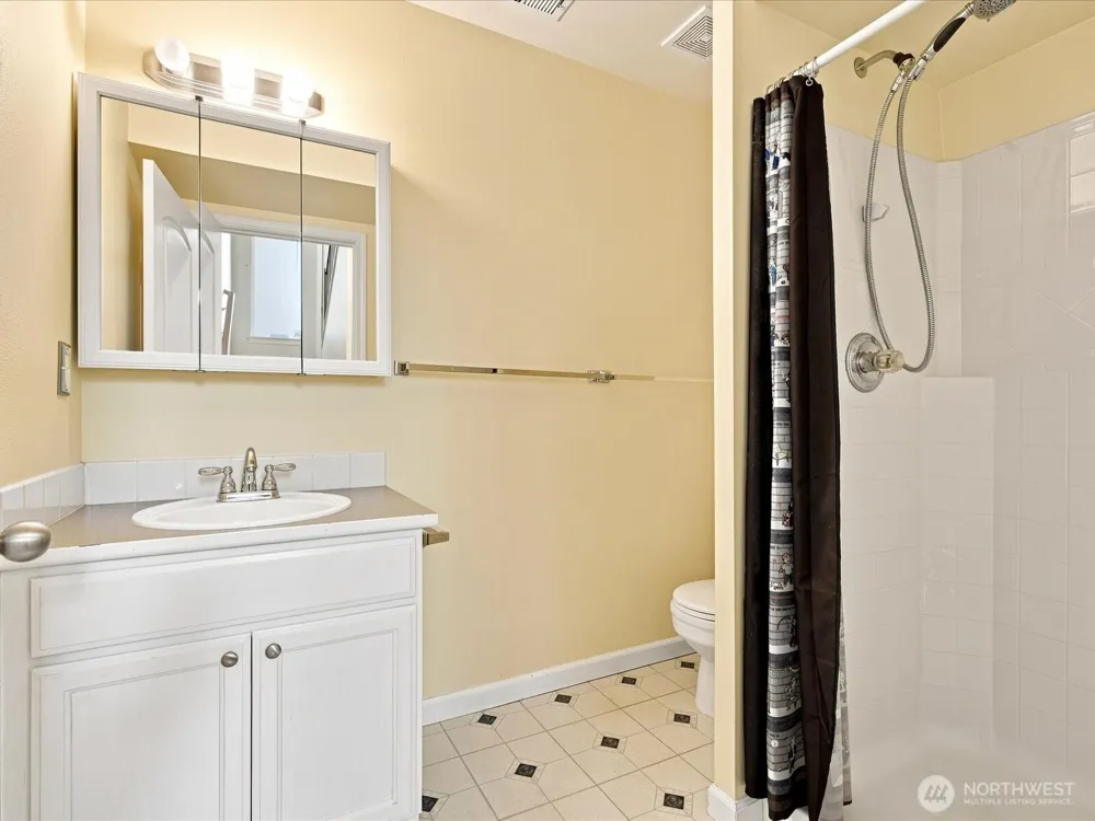 206 Orting Avenue NW Orting, WA 98360