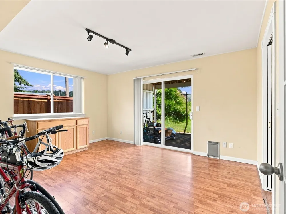 206 Orting Avenue NW Orting, WA 98360