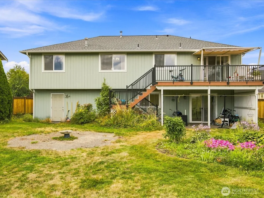206 Orting Avenue NW Orting, WA 98360