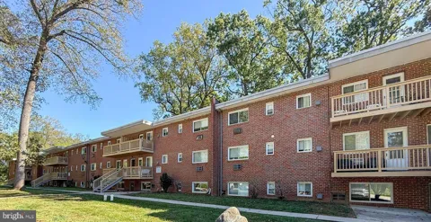 3905 PARKVIEW AVENUE #24