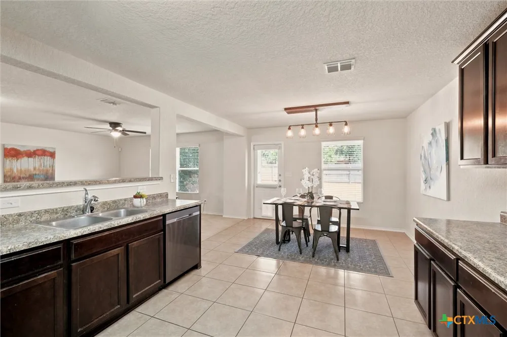 416 Auburn Park Selma, TX 78154