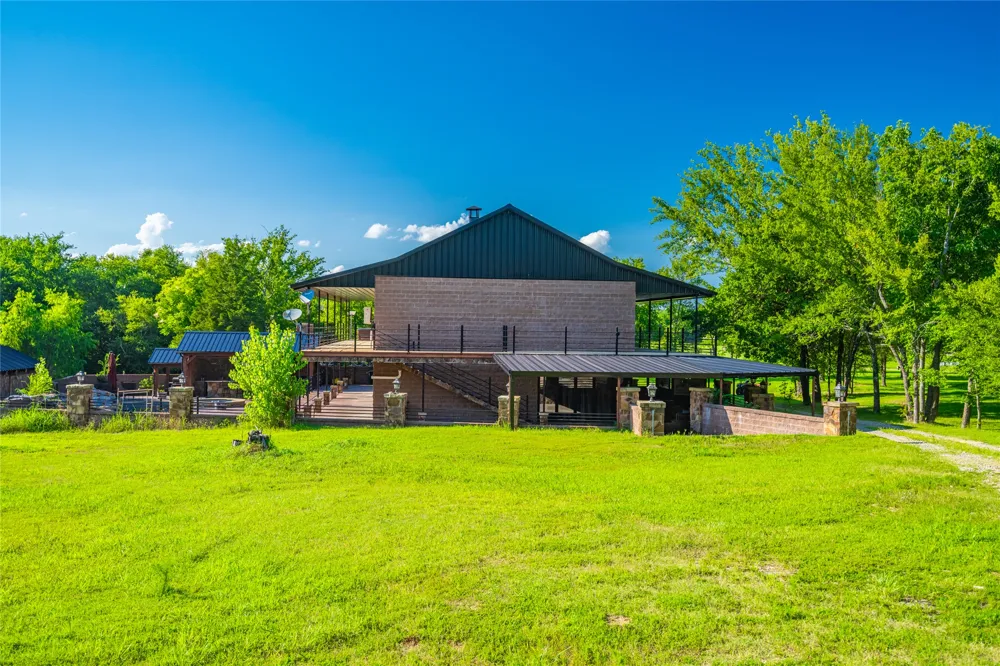 2502 386 ROAD Wetumka, OK 74883
