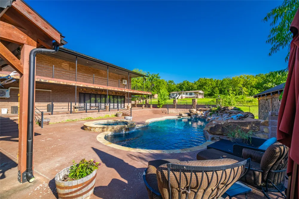 2502 386 ROAD Wetumka, OK 74883