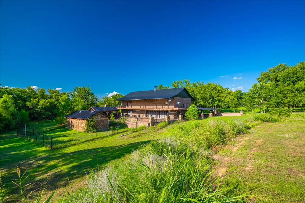 2502 386 ROAD Wetumka, OK 74883