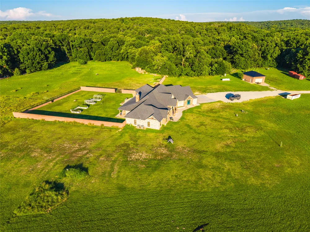 2502 386 ROAD Wetumka, OK 74883