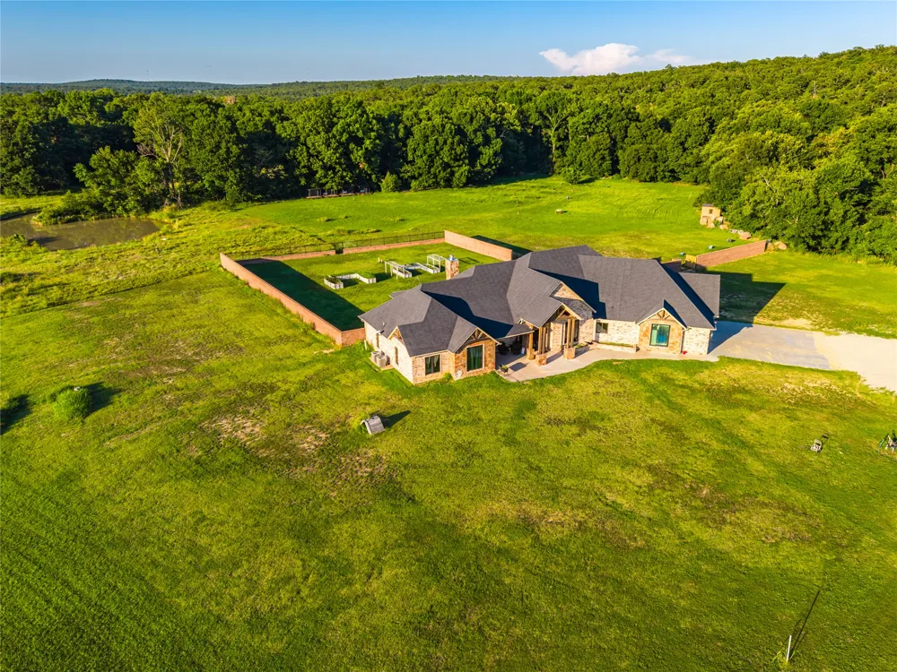2502 386 ROAD Wetumka, OK 74883
