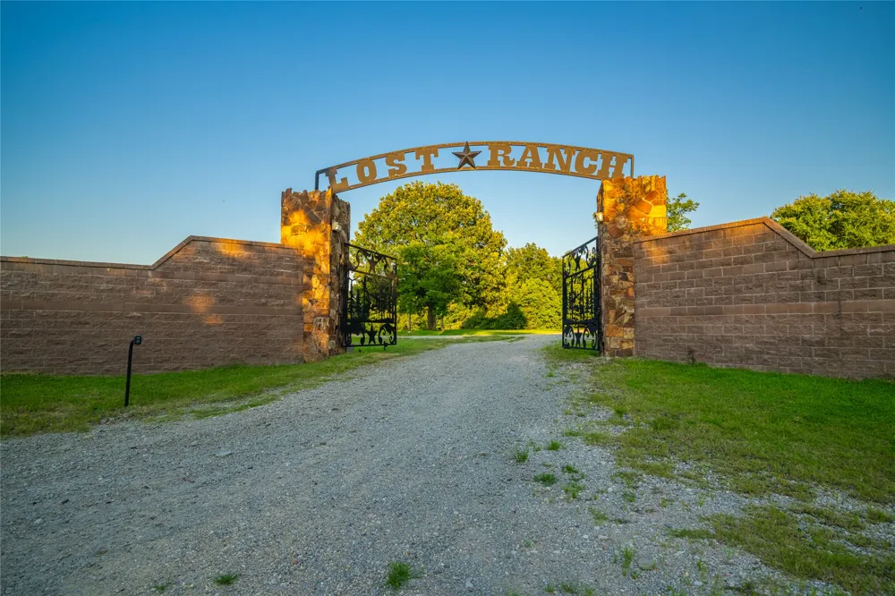 2502 386 ROAD Wetumka, OK 74883