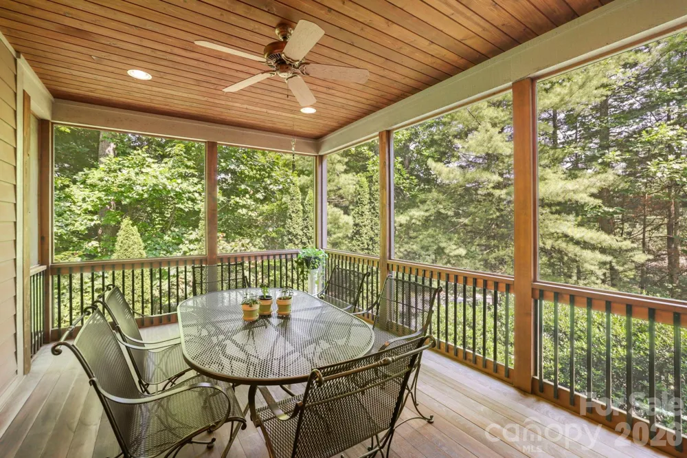 168 Chattooga Run Hendersonville, NC 28739