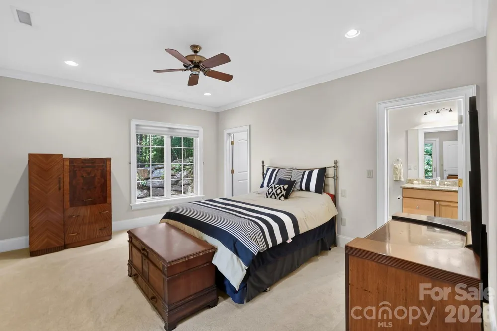 168 Chattooga Run Hendersonville, NC 28739