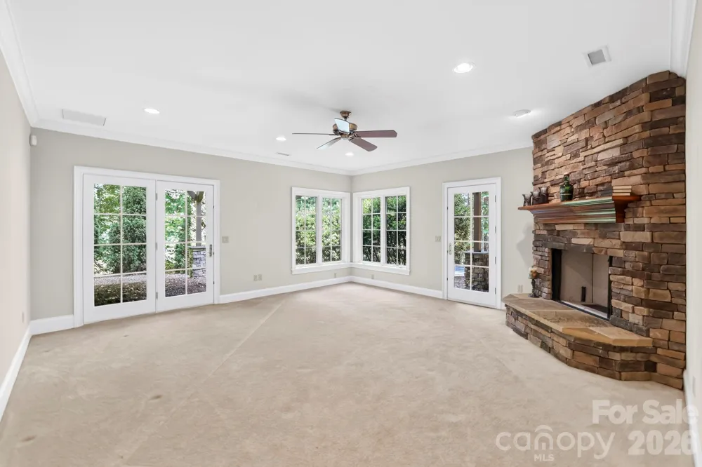168 Chattooga Run Hendersonville, NC 28739