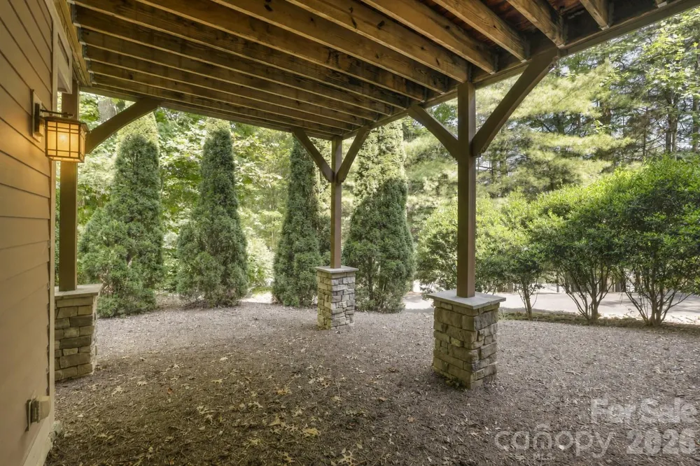168 Chattooga Run Hendersonville, NC 28739