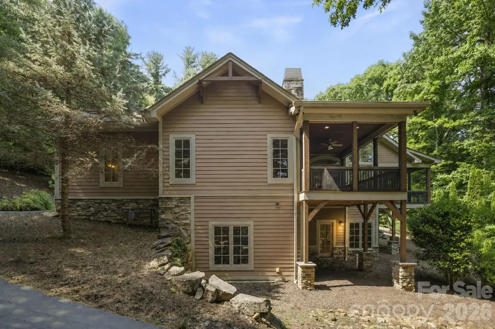168 Chattooga Run Hendersonville, NC 28739