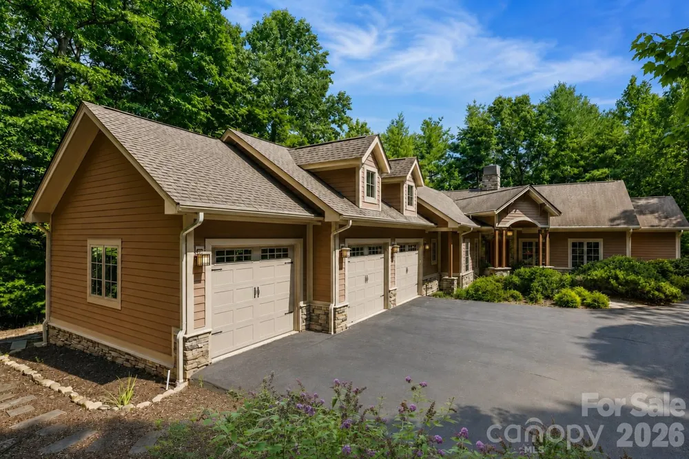 168 Chattooga Run Hendersonville, NC 28739