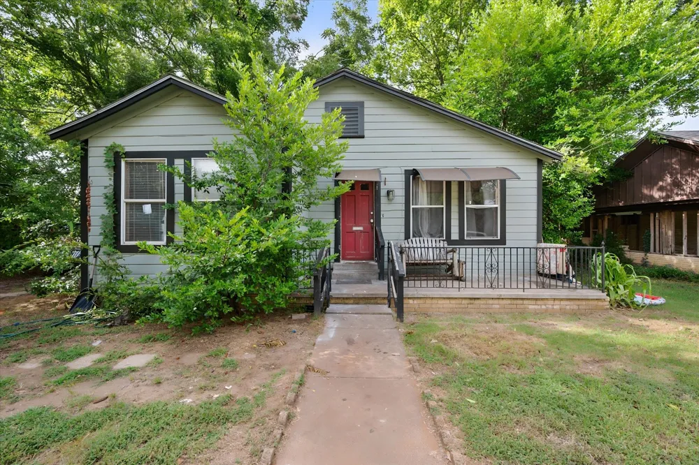 712 W Dye Street Palestine, TX 75801