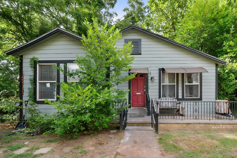 712 W Dye Street Palestine, TX 75801