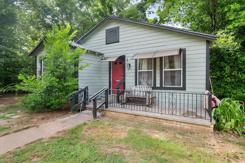 712 W Dye Street Palestine, TX 75801