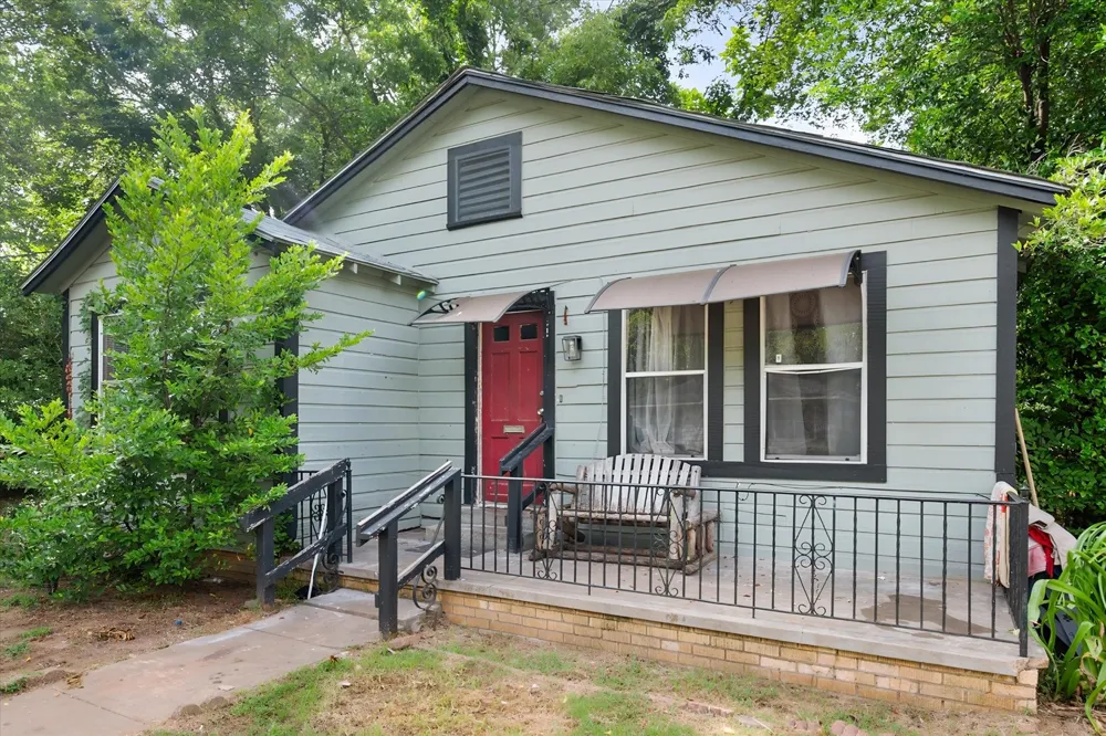712 W Dye Street Palestine, TX 75801