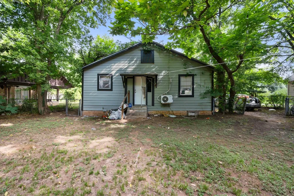 712 W Dye Street Palestine, TX 75801