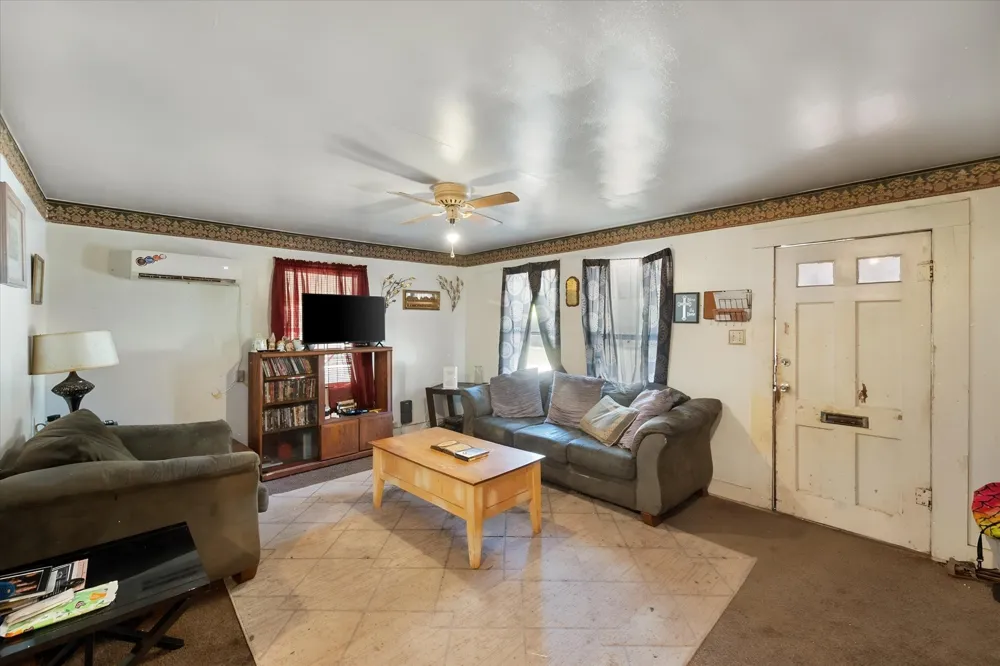 712 W Dye Street Palestine, TX 75801