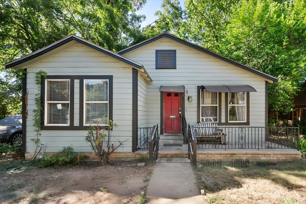 712 W Dye Street Palestine, TX 75801