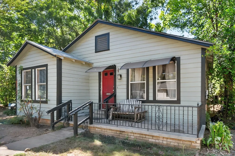 712 W Dye Street Palestine, TX 75801