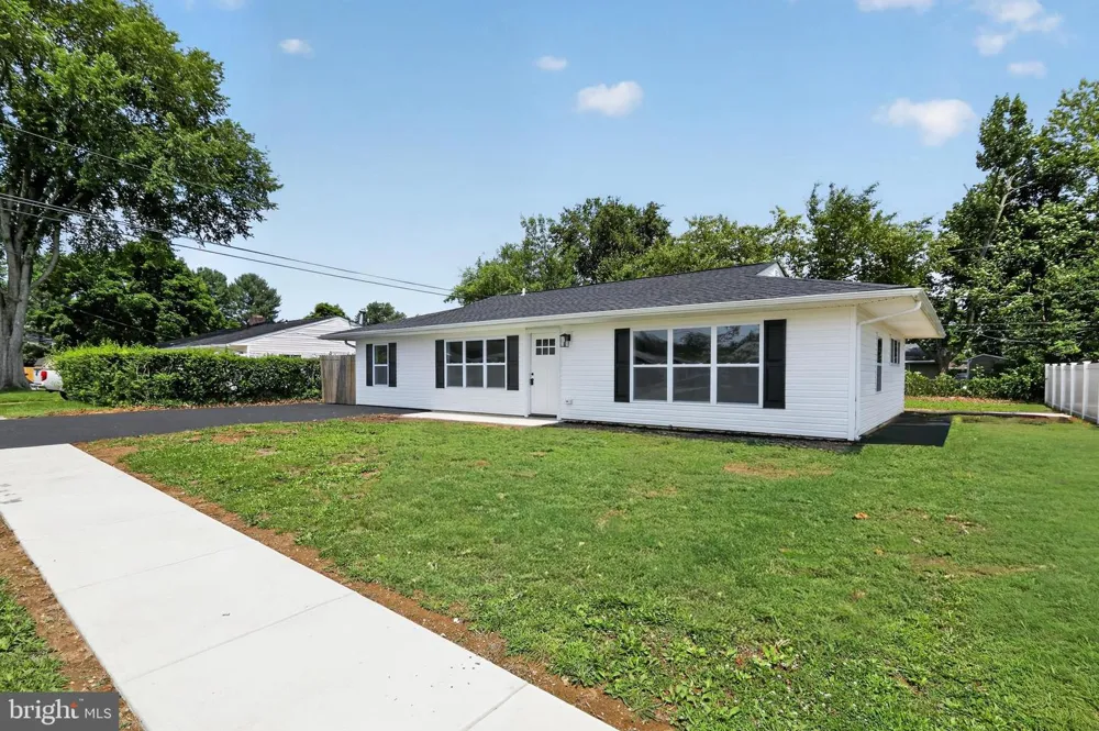 10 CARLIN LANE Newark, DE 19713