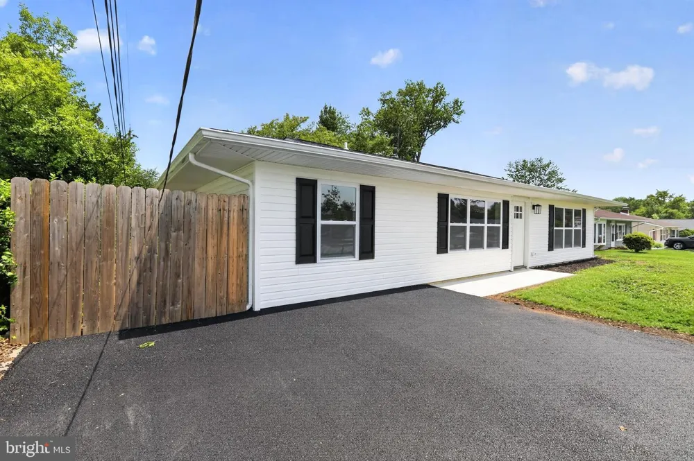 10 CARLIN LANE Newark, DE 19713