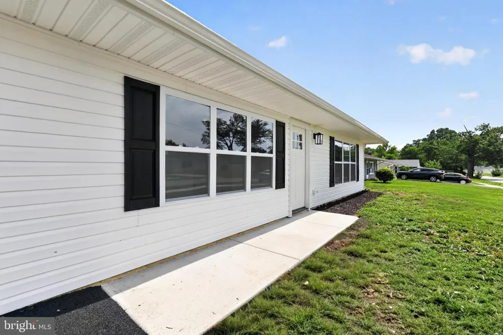 10 CARLIN LANE Newark, DE 19713