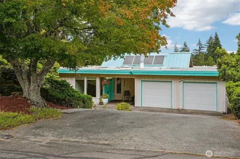 1027 Crestwood Lane