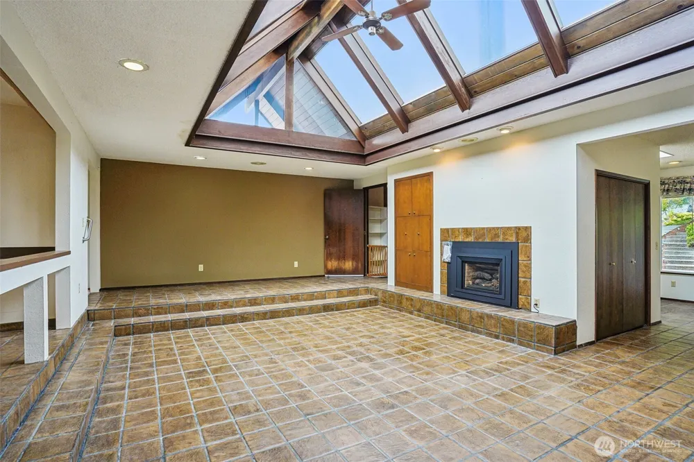 1027 Crestwood Lane Fircrest, WA 98466