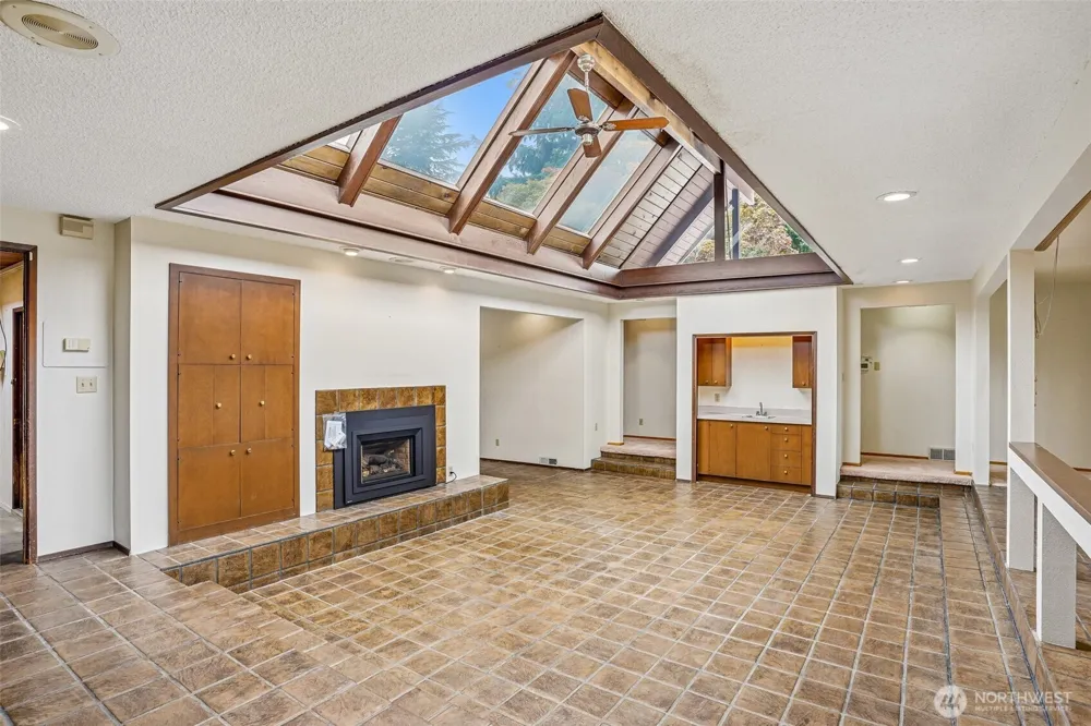 1027 Crestwood Lane Fircrest, WA 98466