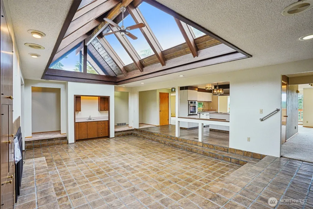 1027 Crestwood Lane Fircrest, WA 98466