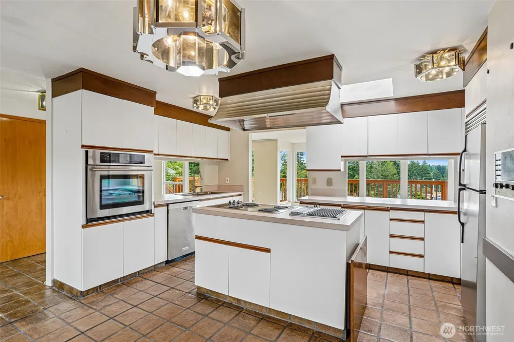 1027 Crestwood Lane Fircrest, WA 98466