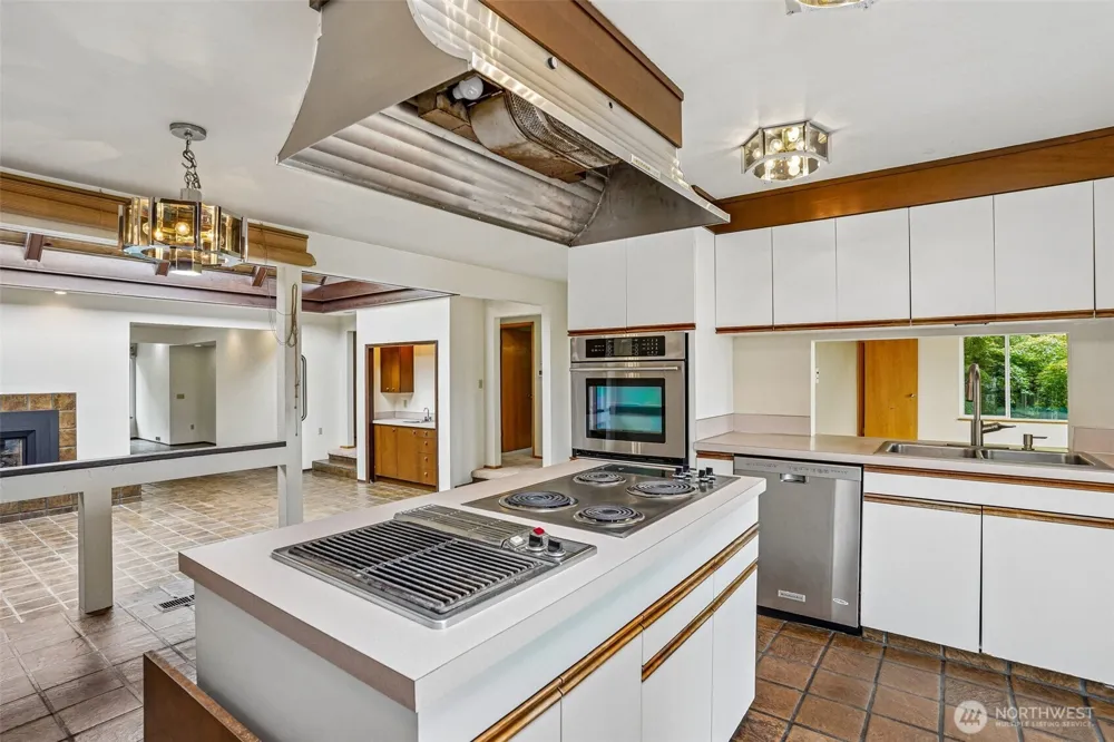 1027 Crestwood Lane Fircrest, WA 98466