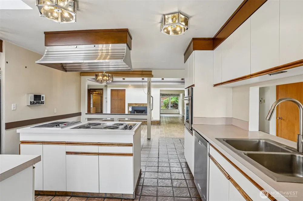 1027 Crestwood Lane Fircrest, WA 98466