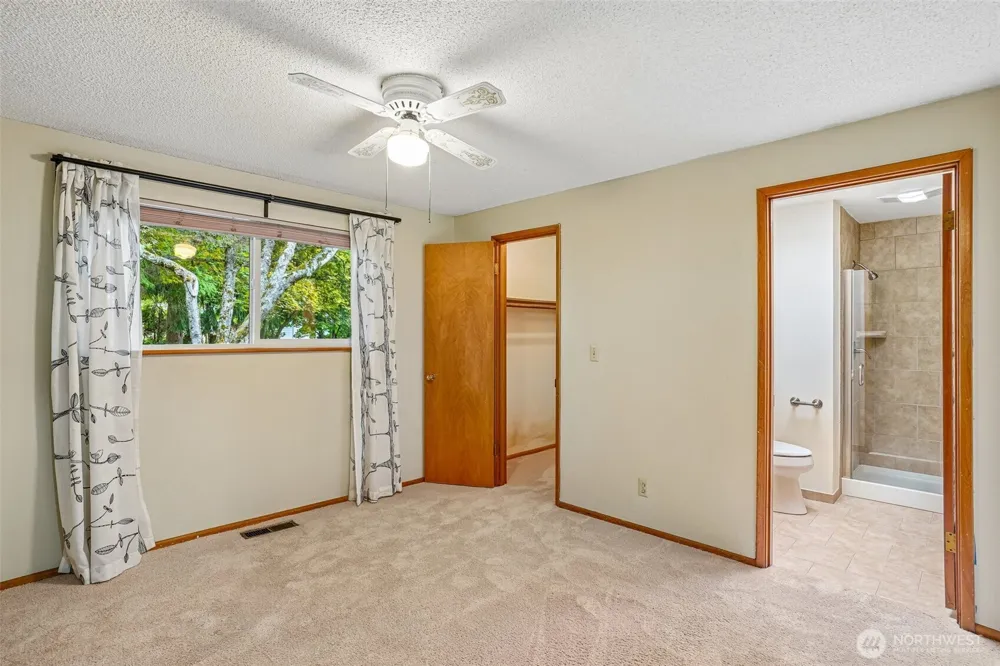 1027 Crestwood Lane Fircrest, WA 98466