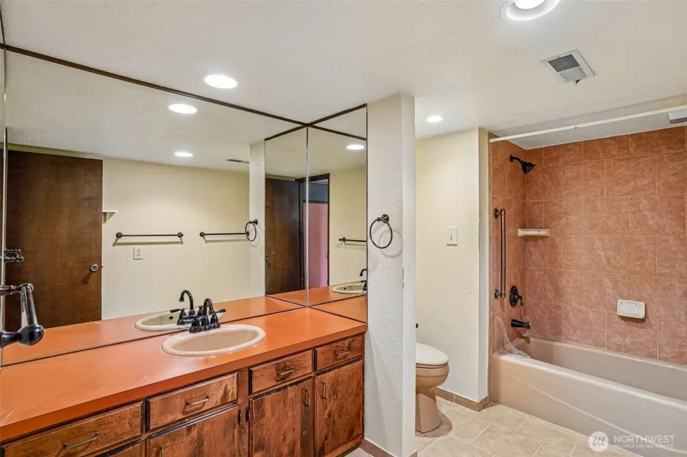 1027 Crestwood Lane Fircrest, WA 98466