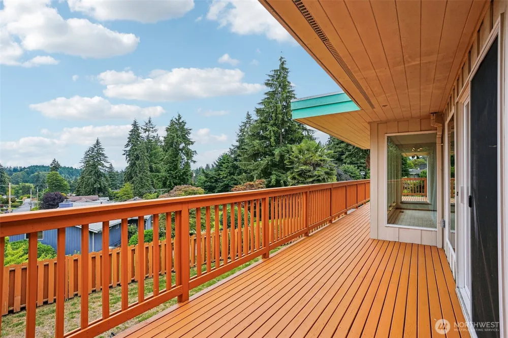 1027 Crestwood Lane Fircrest, WA 98466