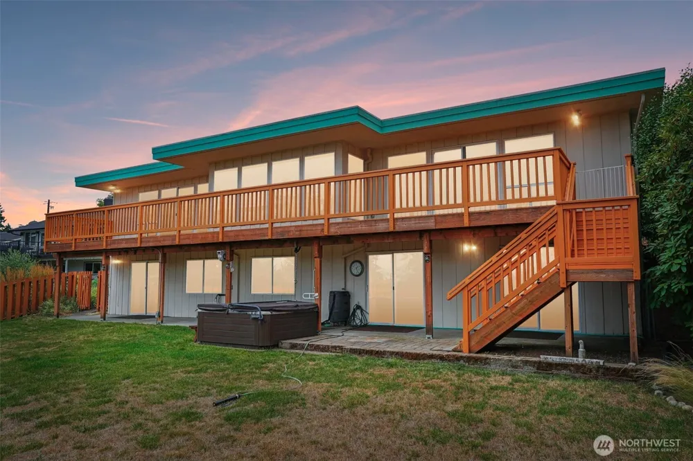 1027 Crestwood Lane Fircrest, WA 98466