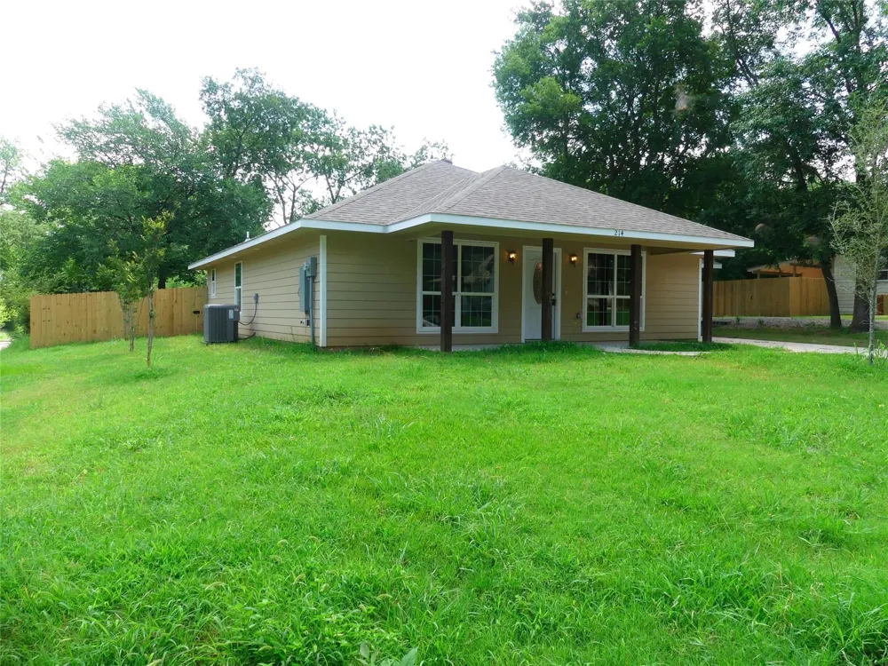 214 Braz Bonham, TX 75418