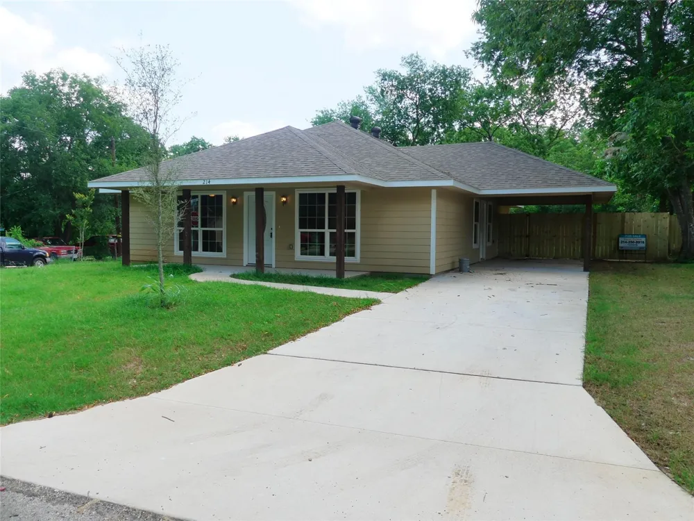 214 Braz Bonham, TX 75418