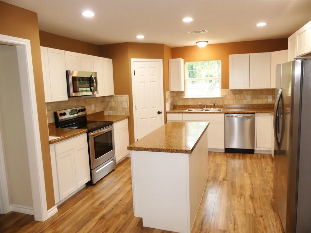 214 Braz Bonham, TX 75418